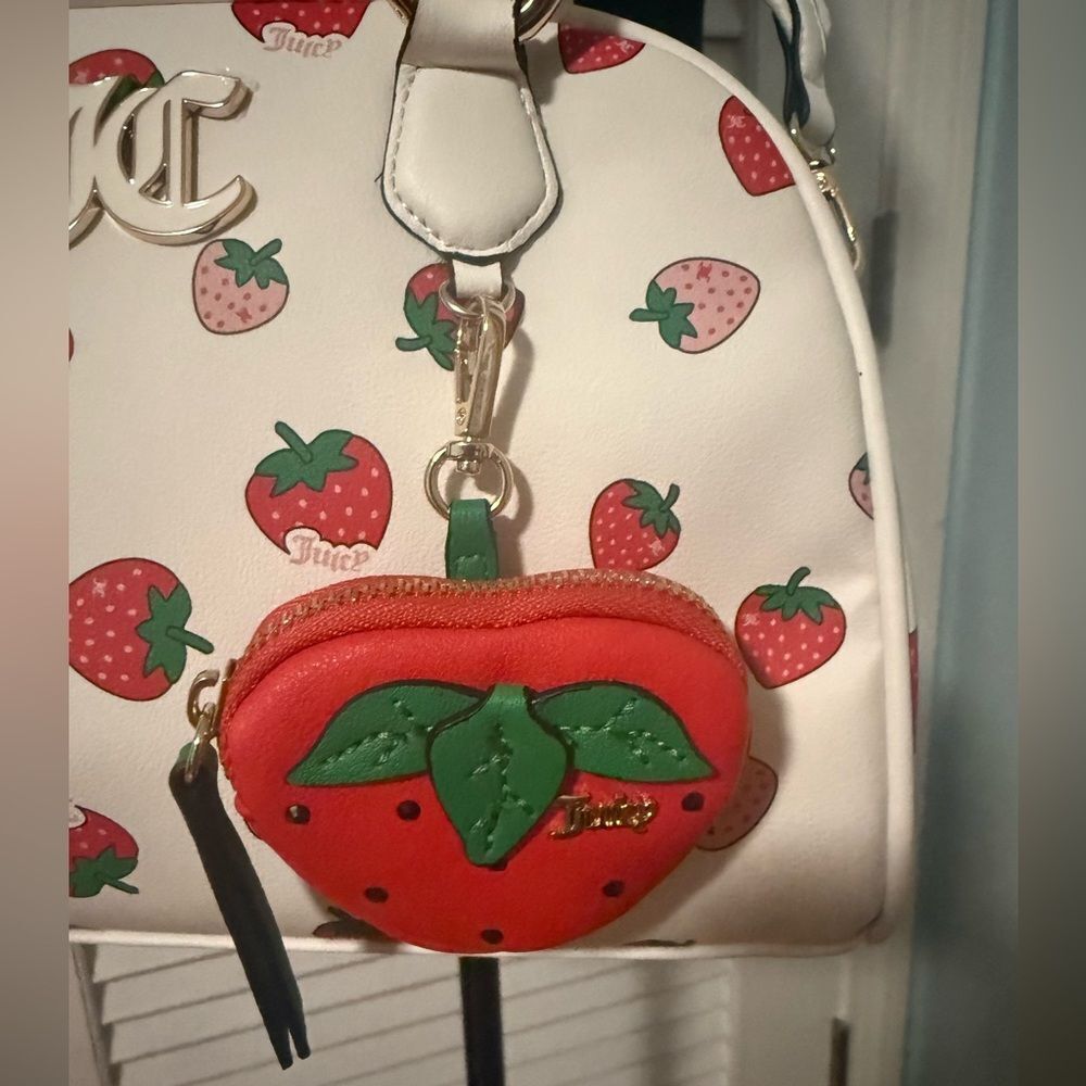 Juicy Couture Exclusive “Sweet and Juicy” Bowler Bag Strawberry Print Crossbody! - Picture 5 of 11